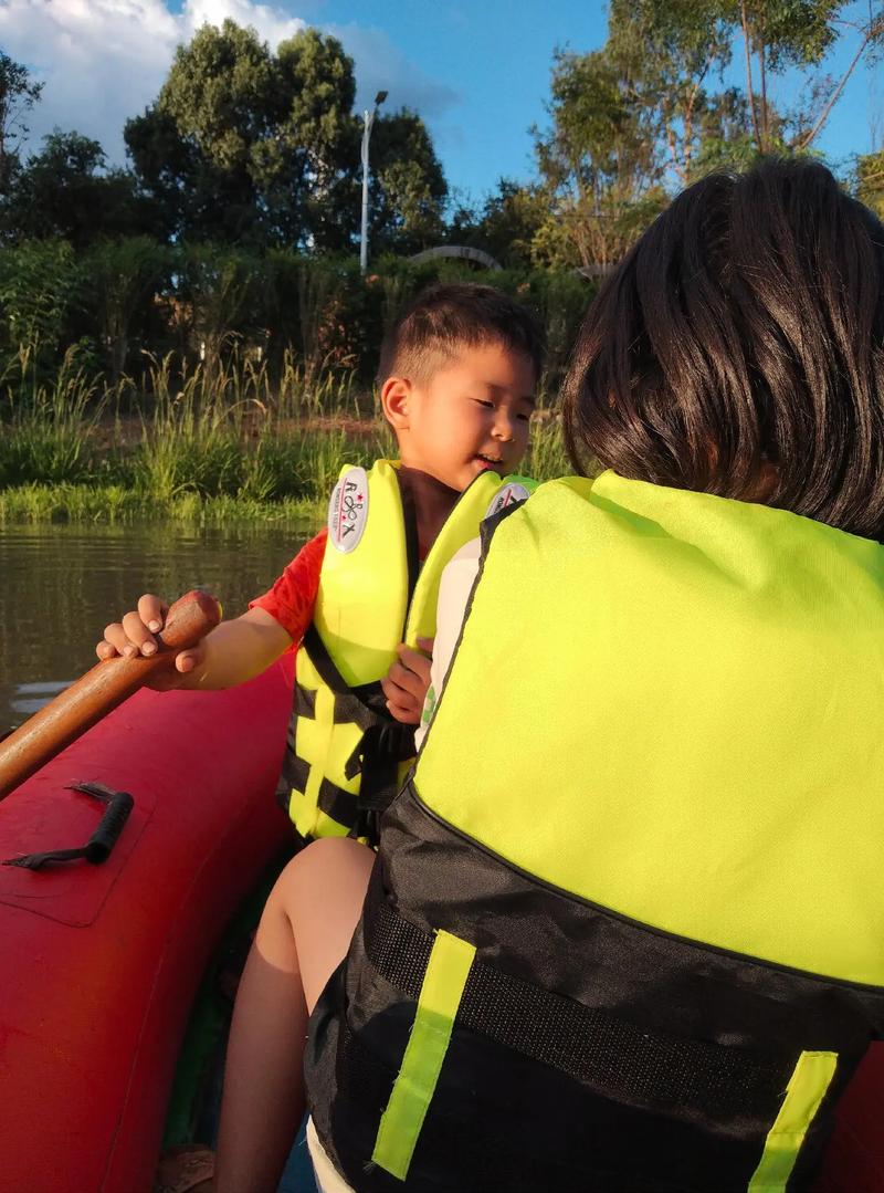 抖音小孩子划船的表情