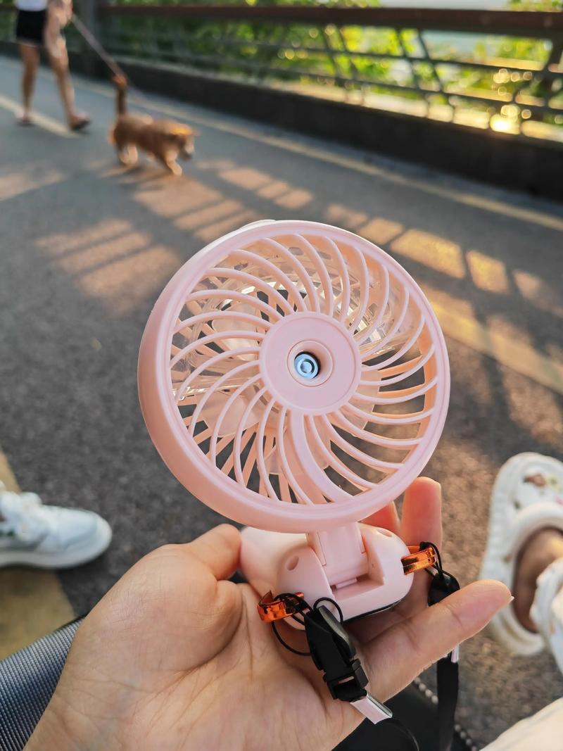 抖音补水喷雾器小电扇