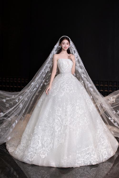 抖音婚纱披的长纱披肩