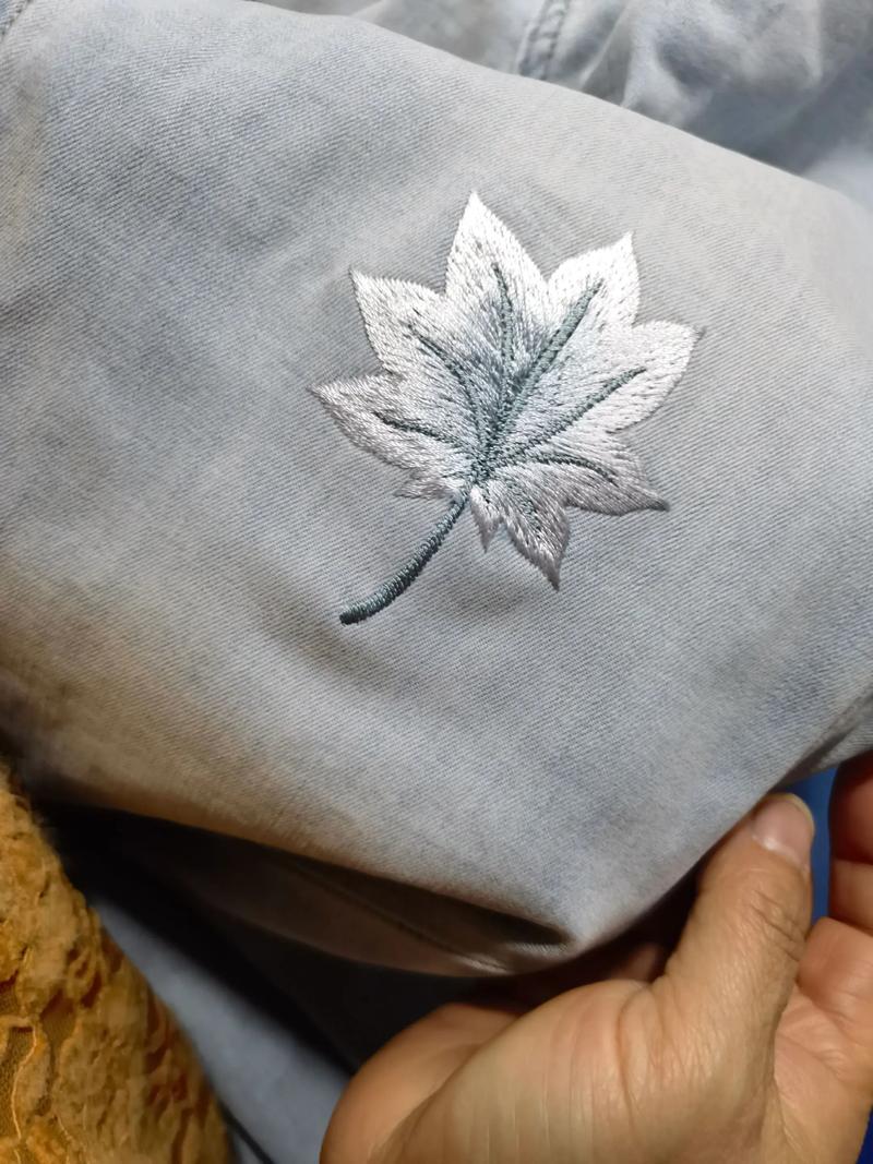 抖音上在衣服上绣东西