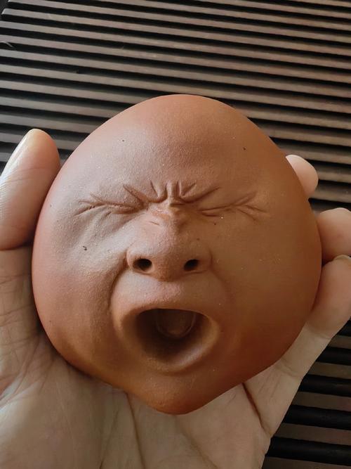 捏捏你的耳朵抖音搞笑