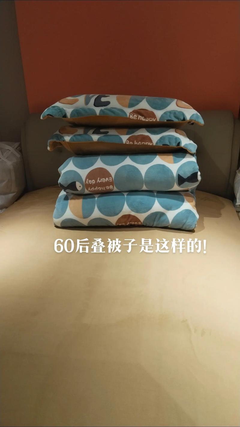 抖音上折被子怎么折的