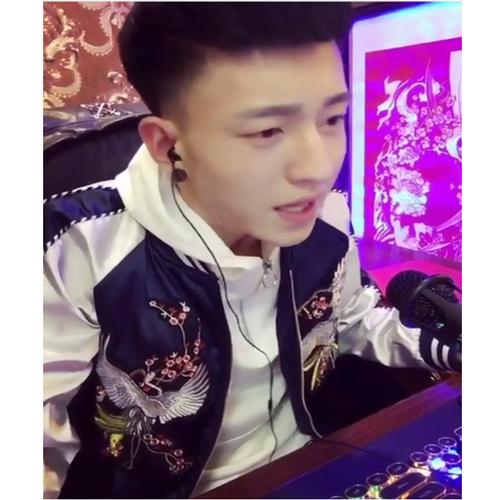 快手李耀阳脖子上的红