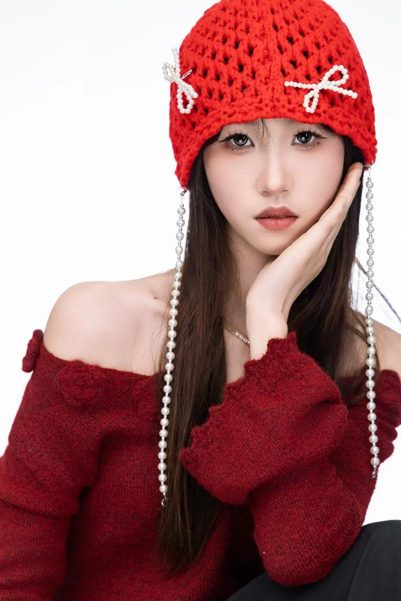 抖音里带红帽子的女孩