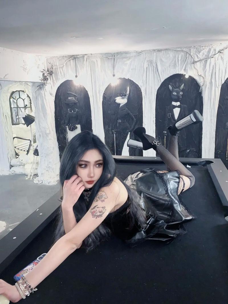 抖音上比较火的喷脖子