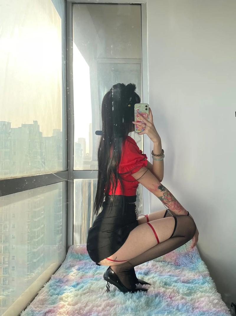 抖音上比较火的喷脖子