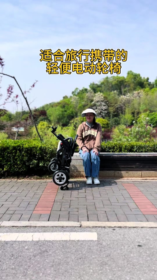 抖音上女孩的电动轮椅