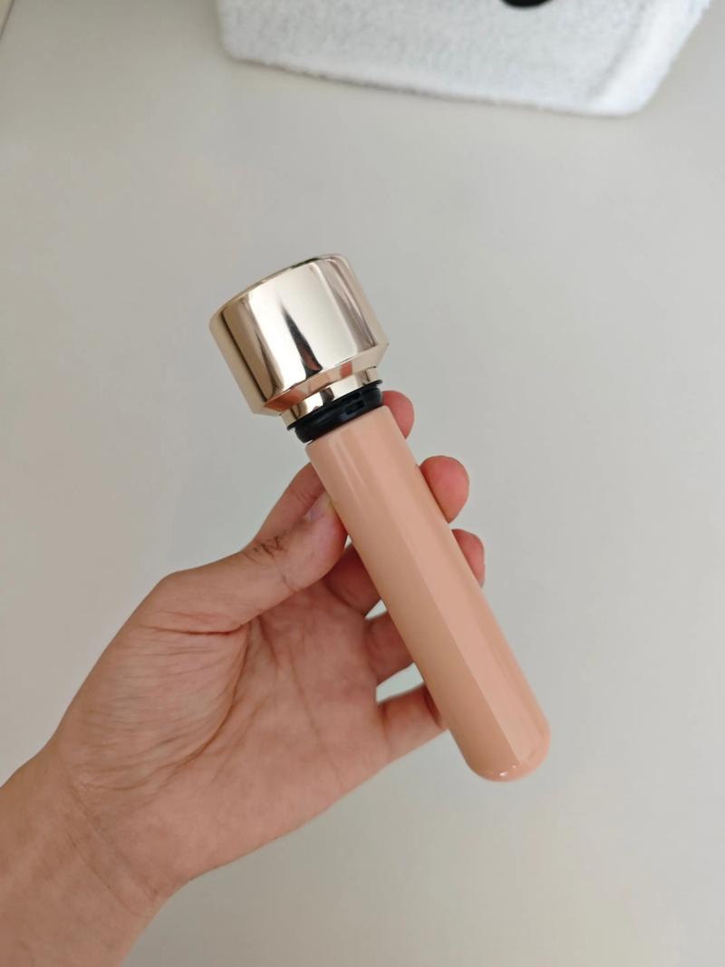 抖音粉底液 白 用掃