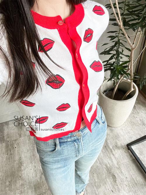 抖音情侣口红衣服刺绣