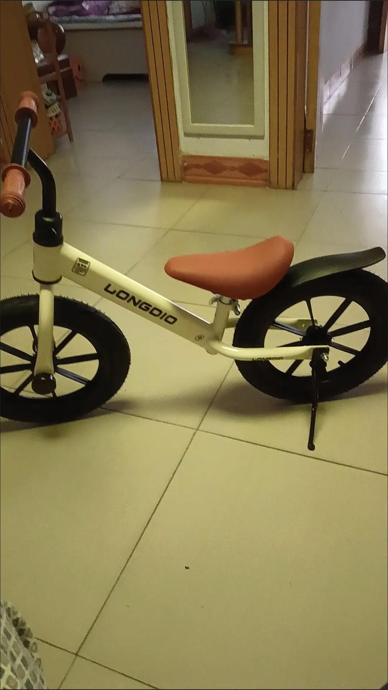 抖音无脚踏儿童自行车