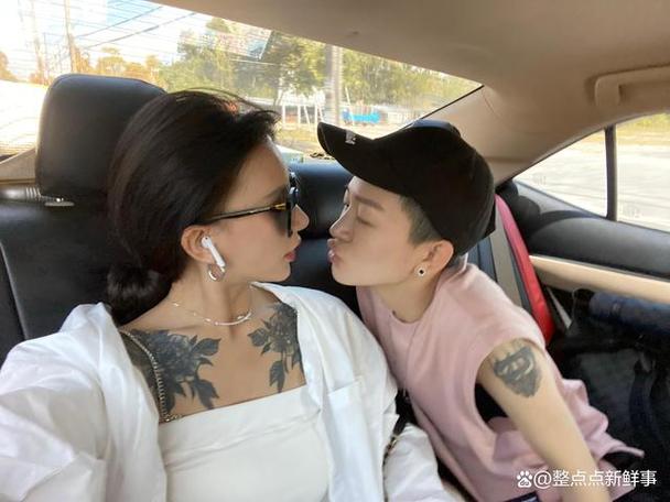 快手红人王逗逗和炫迈