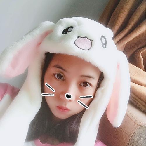 用抖音兔耳朵帽子跳舞