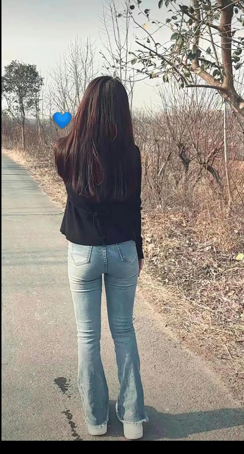 快手里经常穿牛仔裤摇