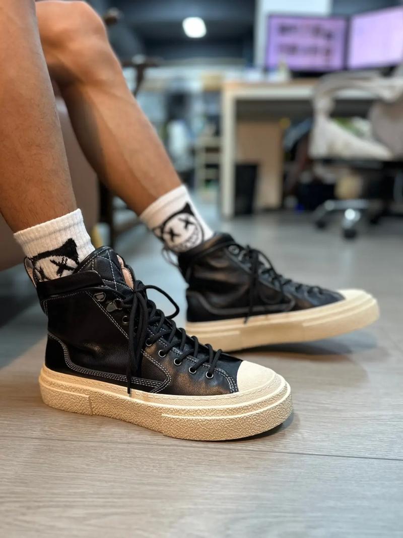 快手里方丈穿的高帮鞋