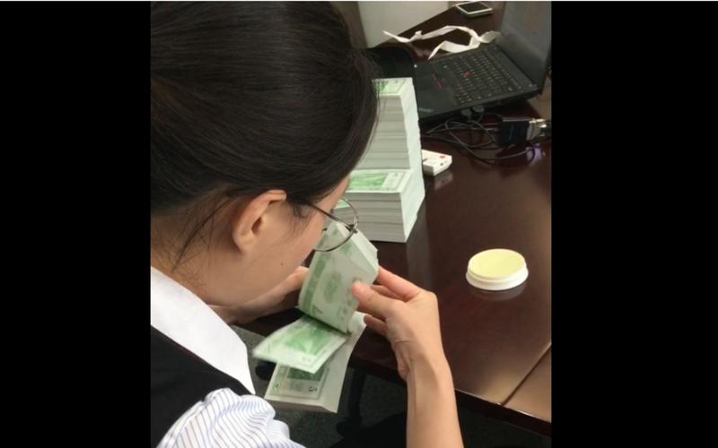 银行单指点钞最快手法