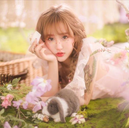 快手黑暗萝莉背影照片