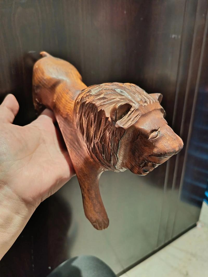 快手木雕大狮子是谁的