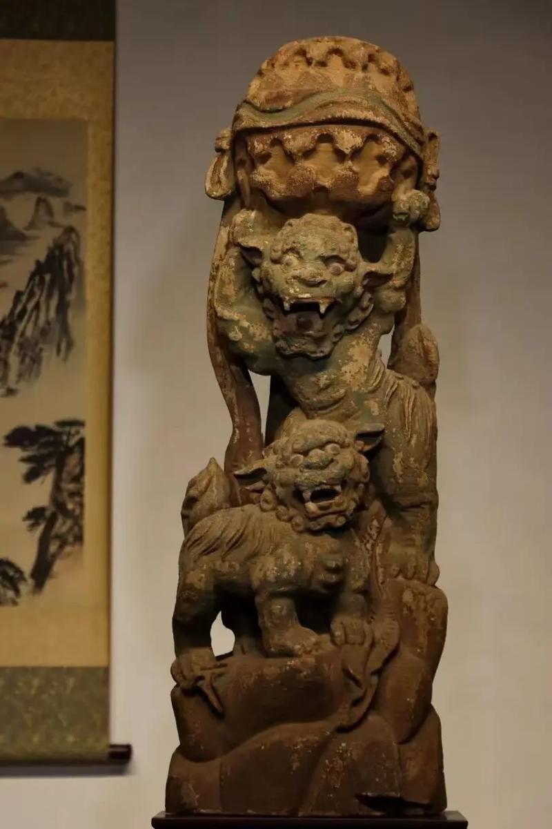 快手木雕大狮子是谁的