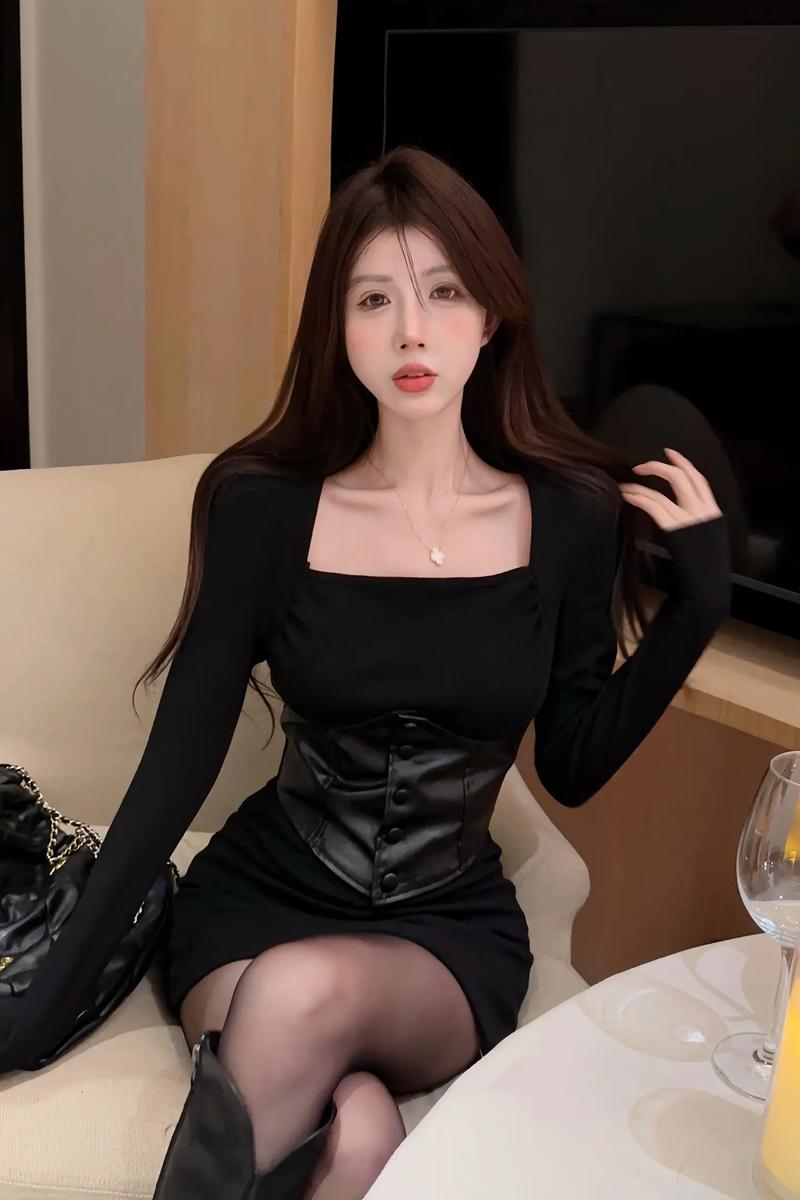 抖音黑色短裙跳舞那个