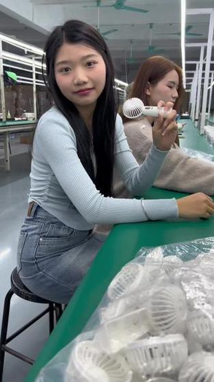 快手美女在电子厂上班