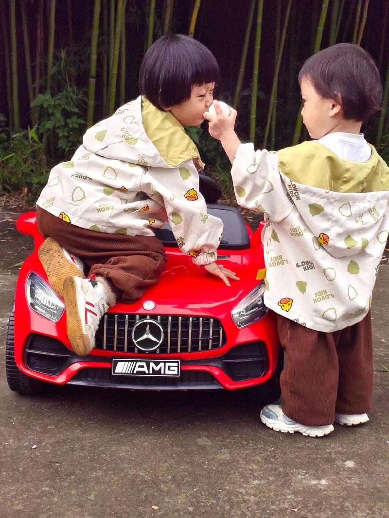 抖音一家三口儿童车