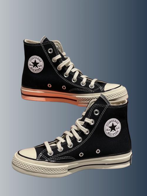 抖音上的匡威帆布鞋