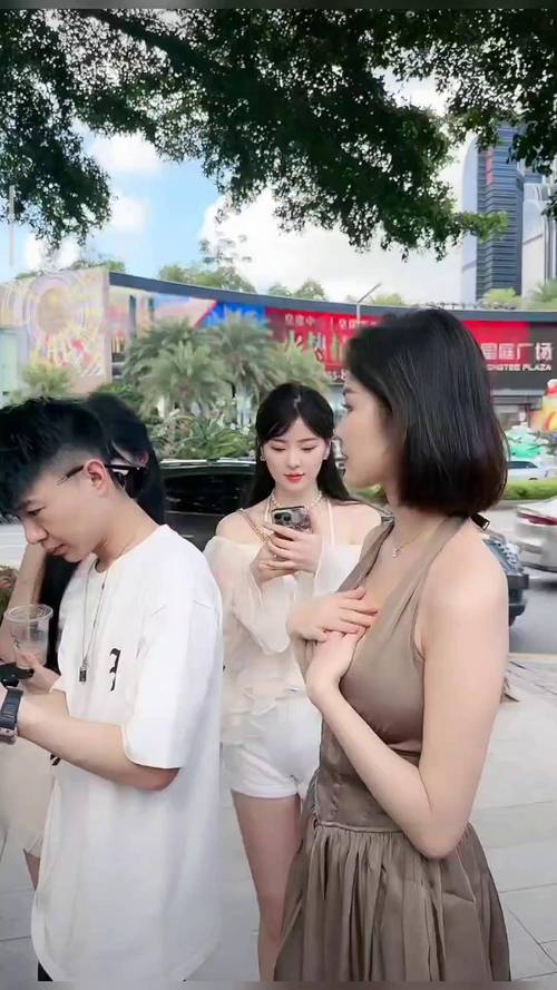 快手搭讪路人的女主播