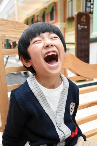 快手小孩子阿哈哈哈笑