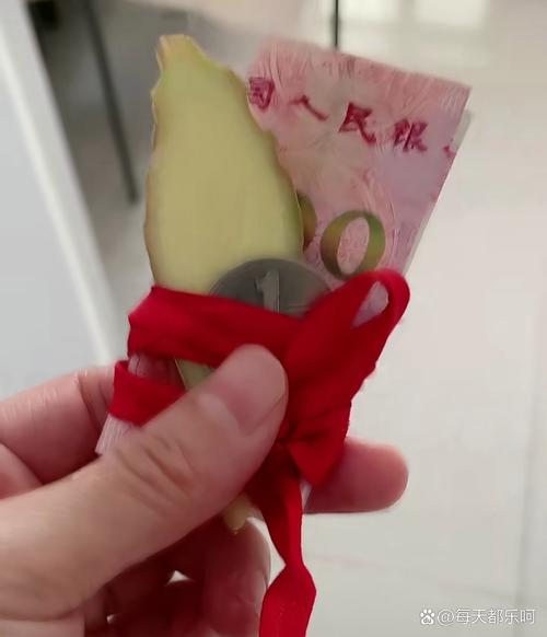 抖音把钱塞抽纸盒里