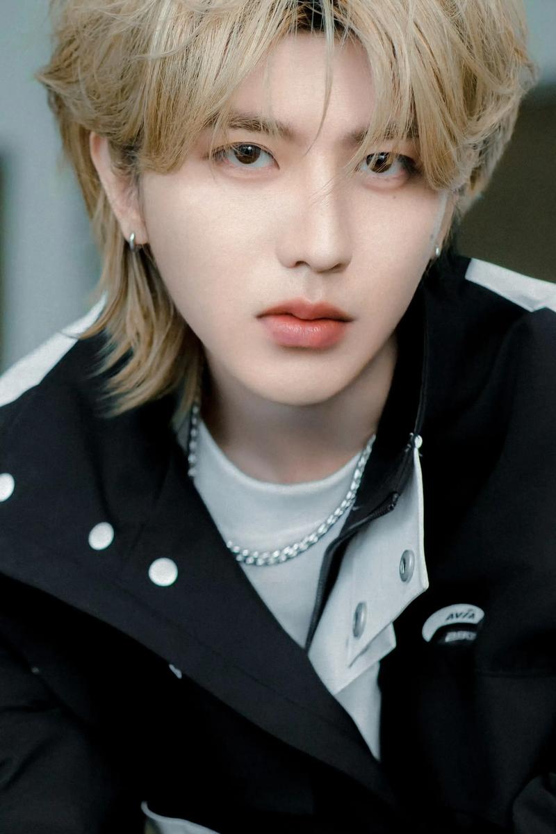 蔡徐坤抖音同款图片