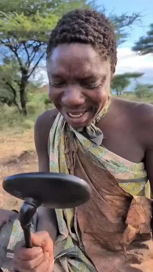 快手非洲人吃冰棍视频