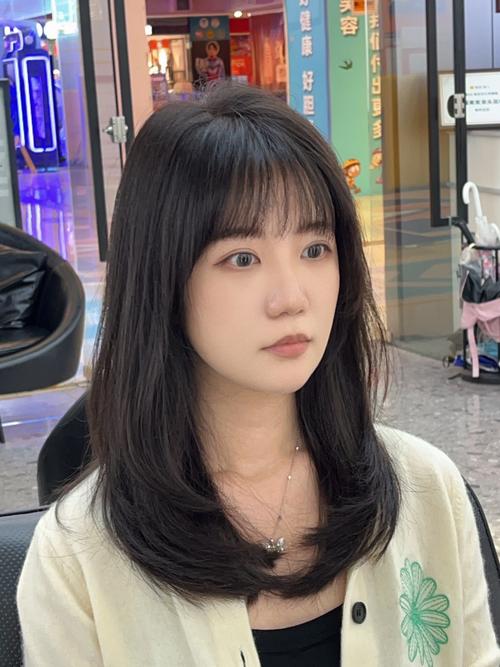 抖音最火发色黑茶色