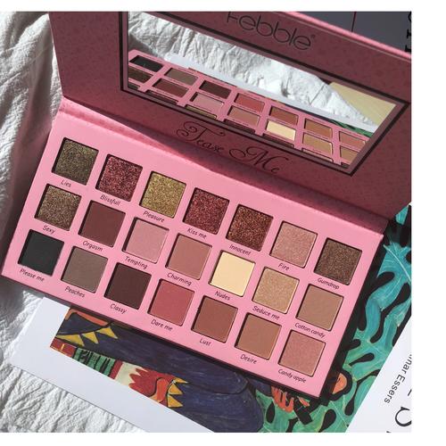 抖音上的葵儿眼影盘