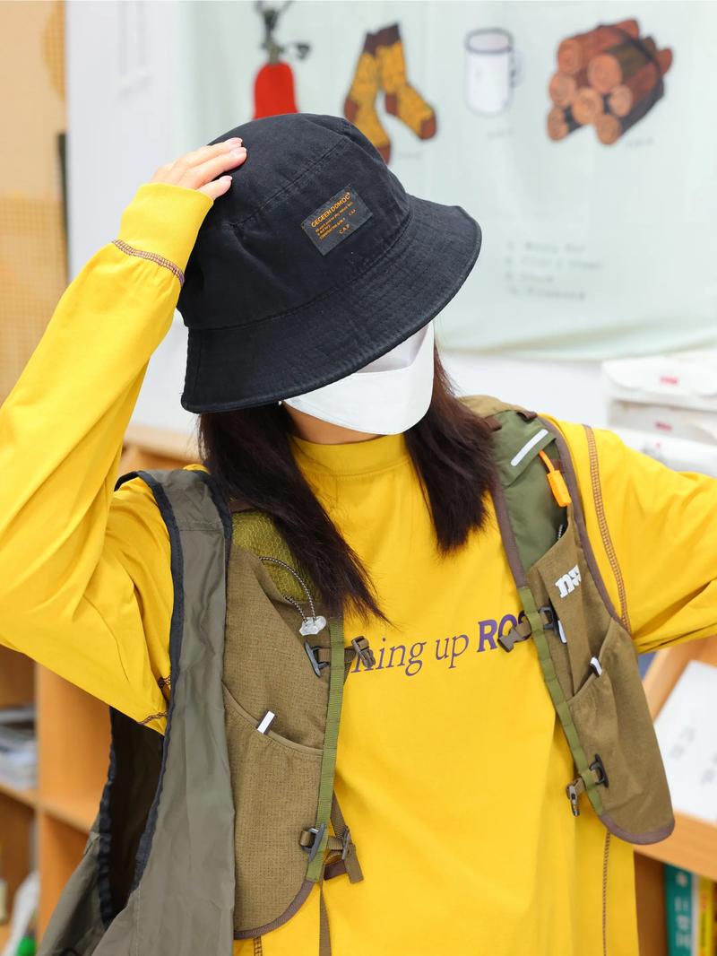 抖音上带渔夫帽唱歌