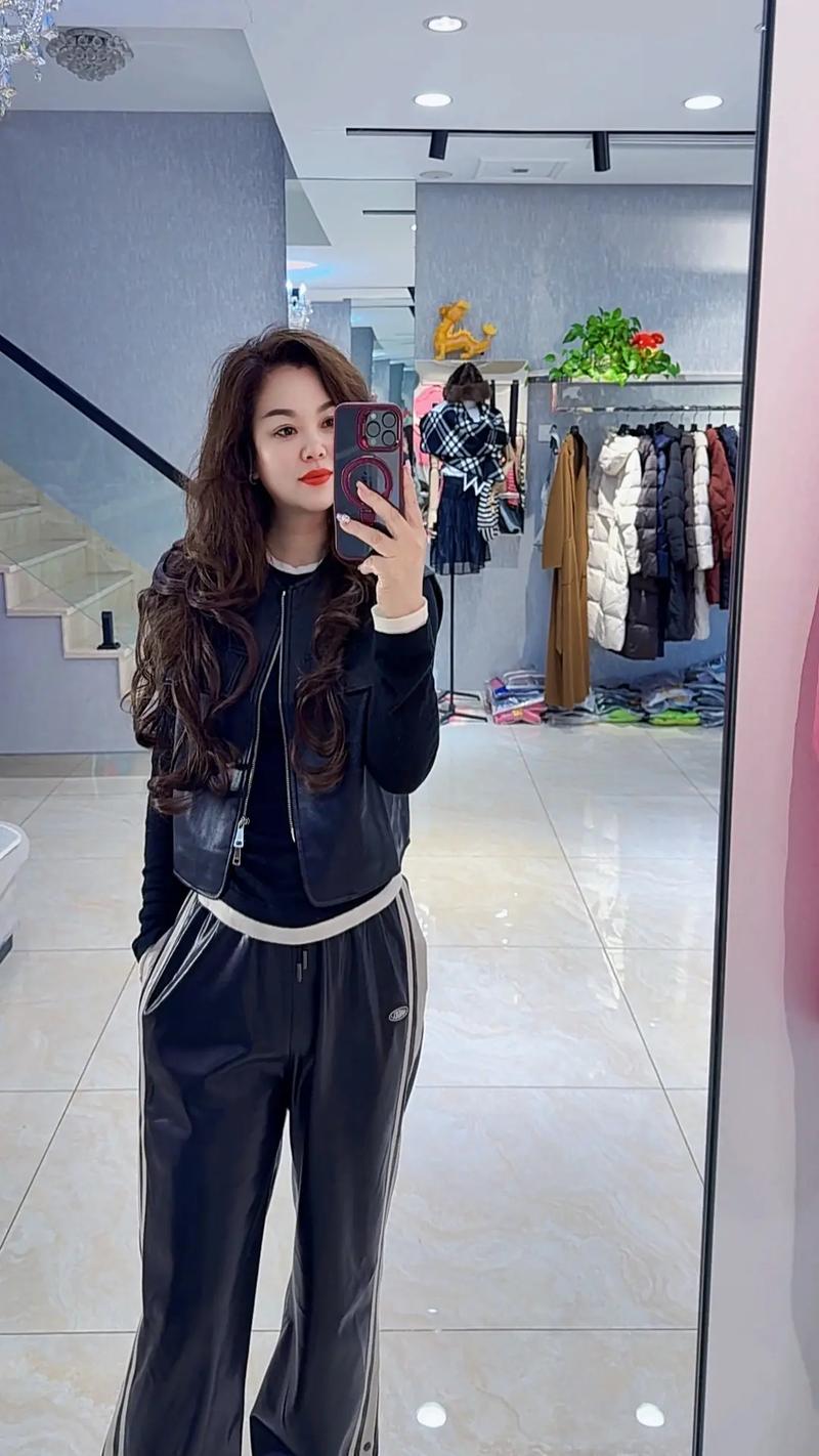 抖音上的皮裤套棉裤