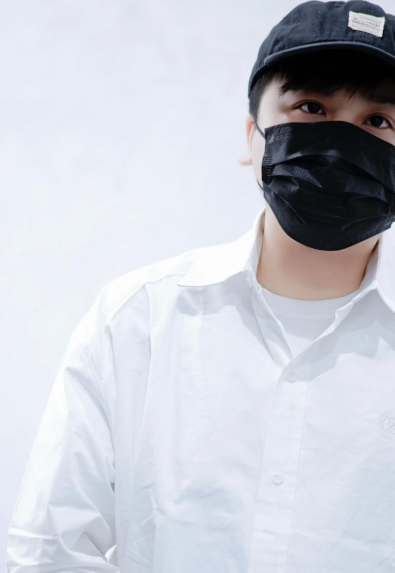 抖音给白半袖纹口红