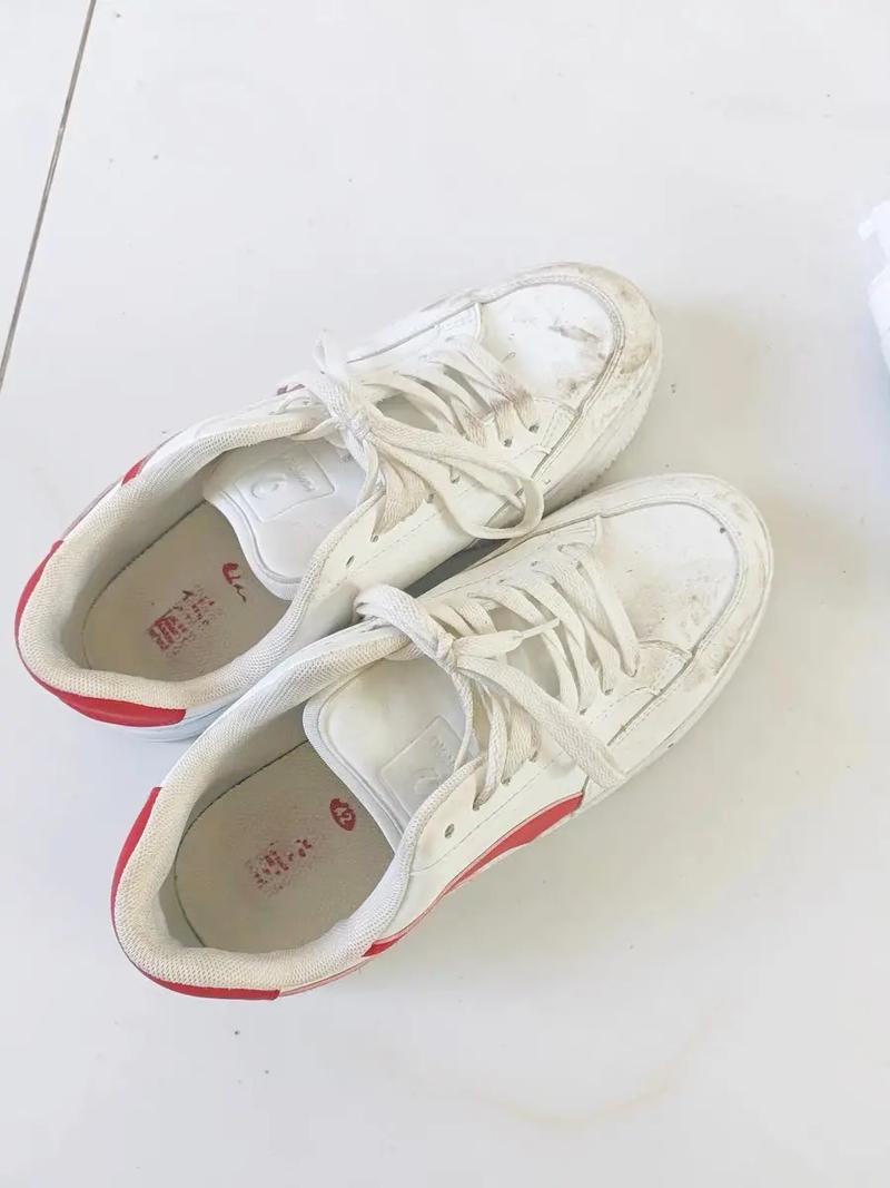 抖音同款白鞋擦图片