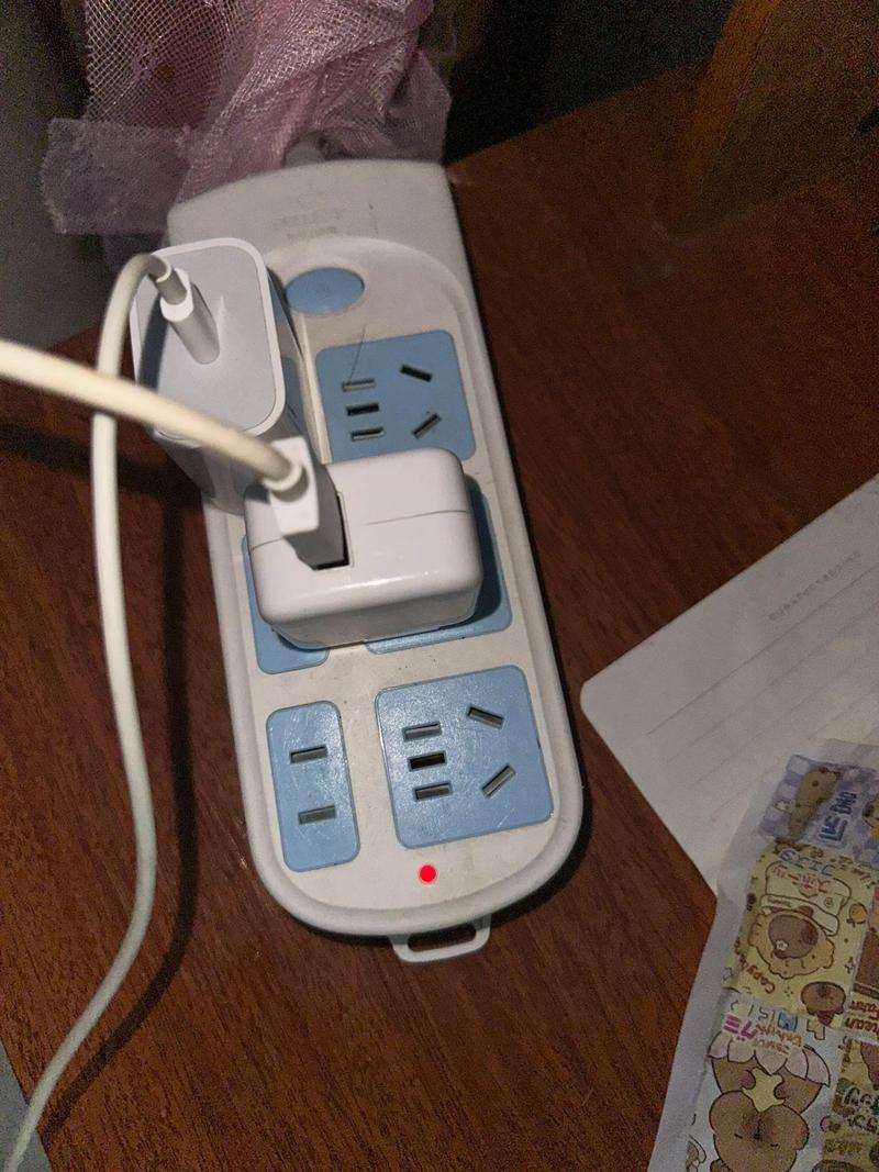 抖音恶搞手机充电器