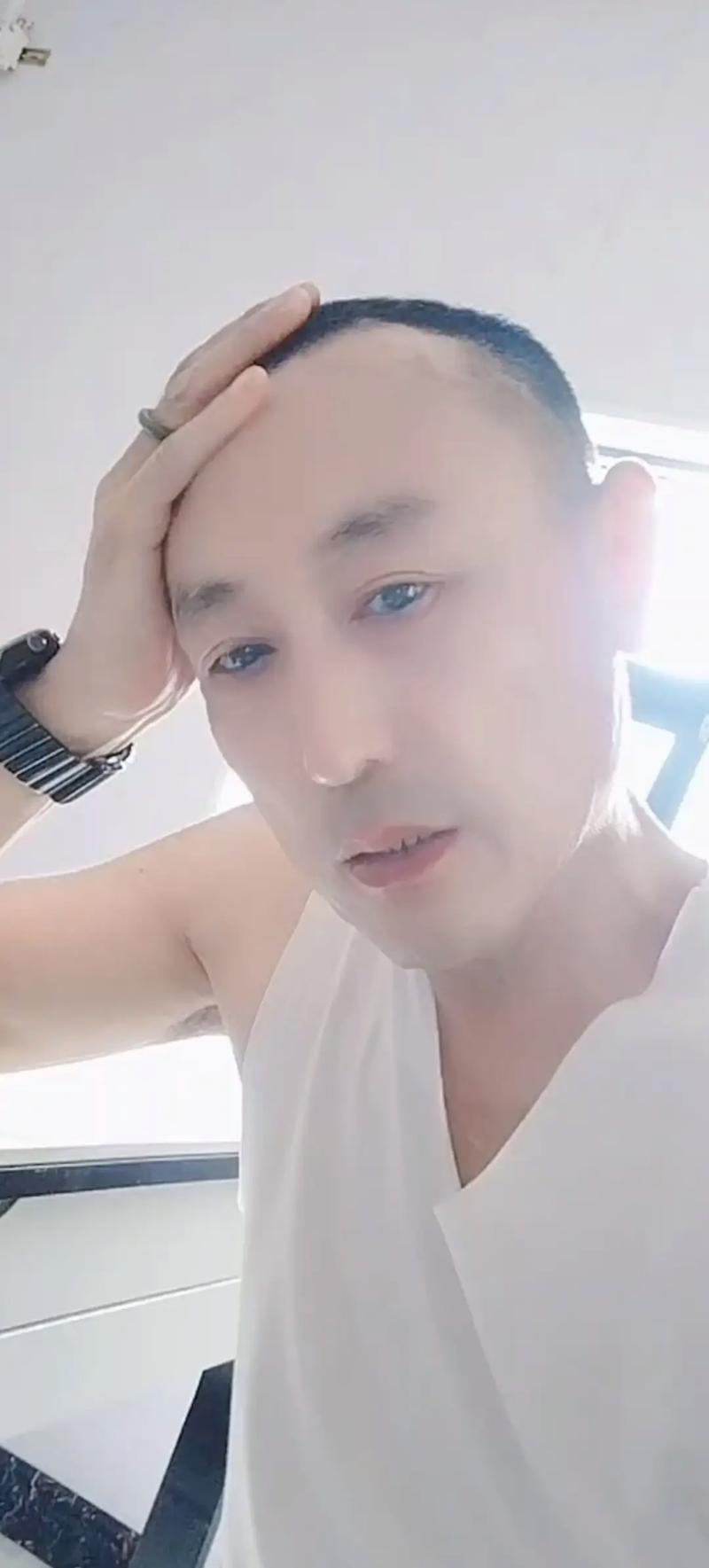快手机智的大叔自拍