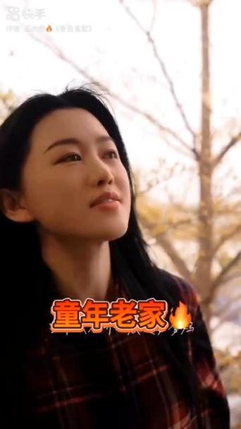 快手翻唱童年的女的