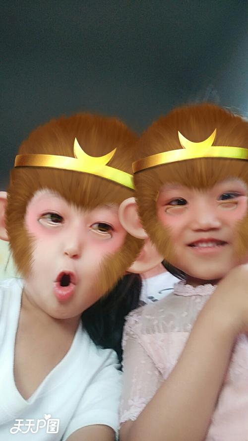 快手有个小孩跟猴子