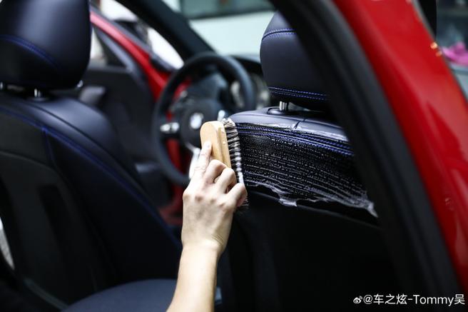 快手里面洗汽车室内