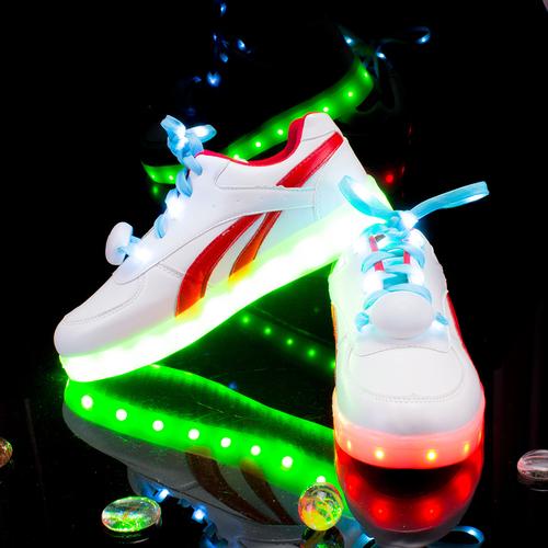 抖音机灵头的发光鞋