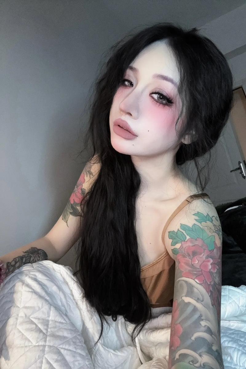 快手红人炫迈妹纹身