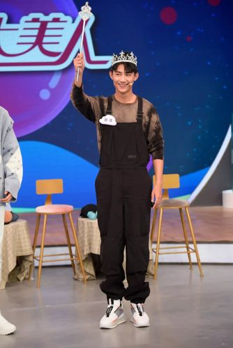 快手红人黑泽做微商