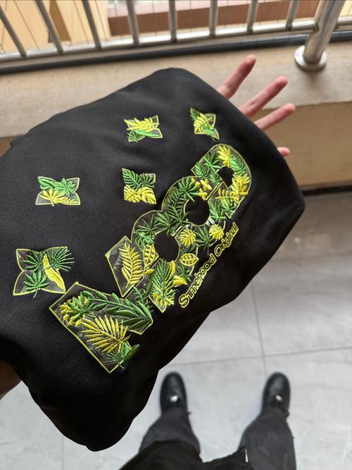 卫衣补破洞快手绣花