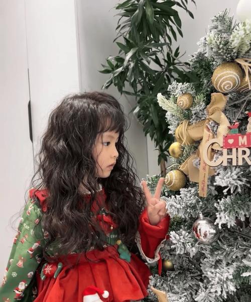 快手胖胖的小孩卷发