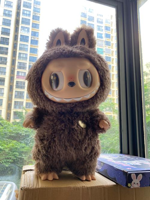 抖音毛绒玩具抱孩子