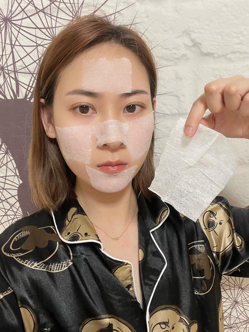 抖音上用卸妆棉敷脸