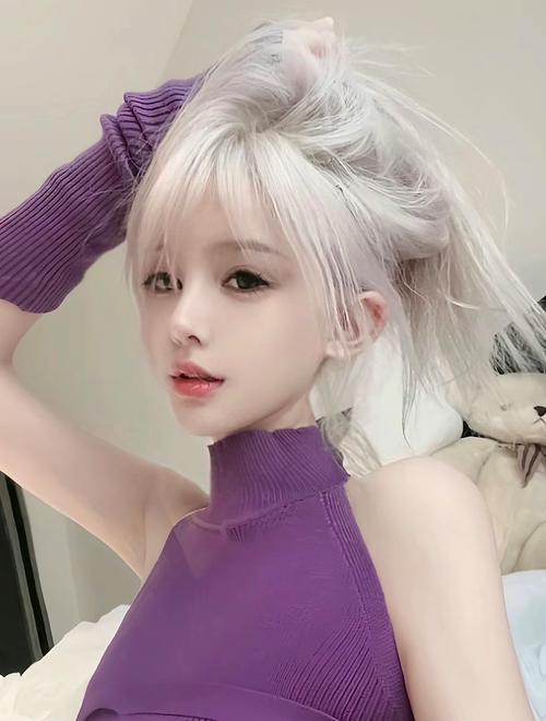 重庆快手戴白色假发